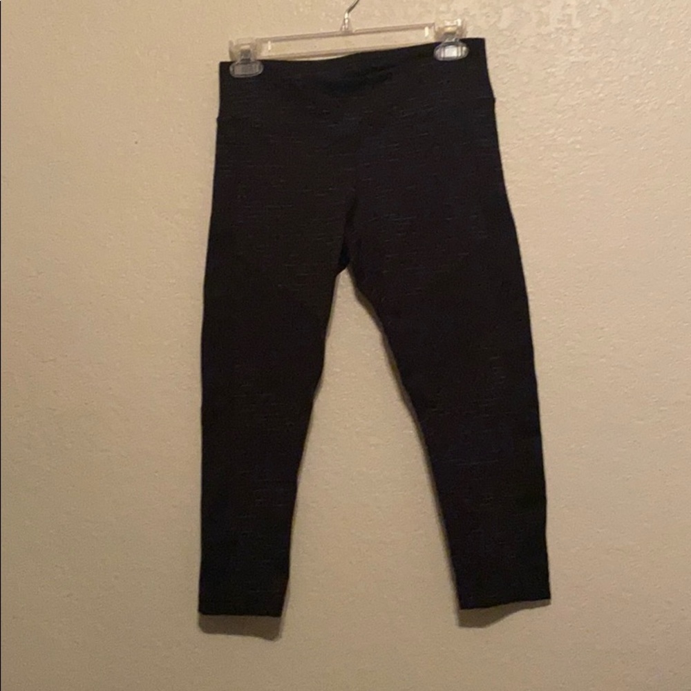 I’m selling Zella leggings.